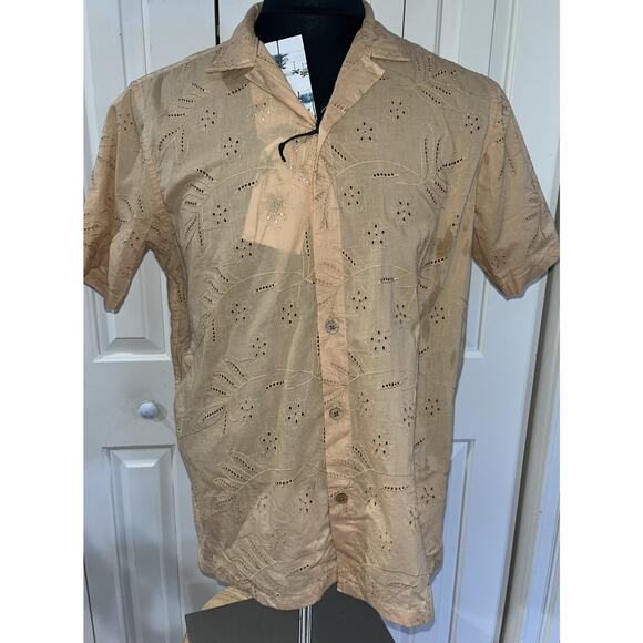 FREE PLANET Men’s Hawaiian Island Orange Sand Vented Shirt Sz SM New With Tags - Picture 1 of 7